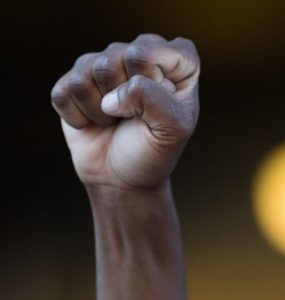 Racismo é crime. E daí - por Edson de Oliveira