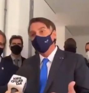 Bolsonaro-xinga-a-Globo-e-manda-reporter-calar-a-boca-990x556 - twitter
