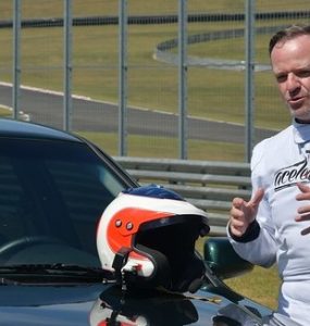 Rubens Barrichello durante gravação para o Acelerados Imagem Divulgação Band - parte 2