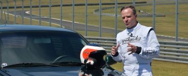 Rubens Barrichello durante gravação para o Acelerados Imagem Divulgação Band - parte 2