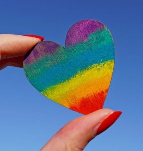 dia-internacional-do-orgulho-lgbtqia-imprensa Imagem Canva