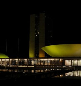 A proposta estabelece o valor mínimo de 20 salários mínimos