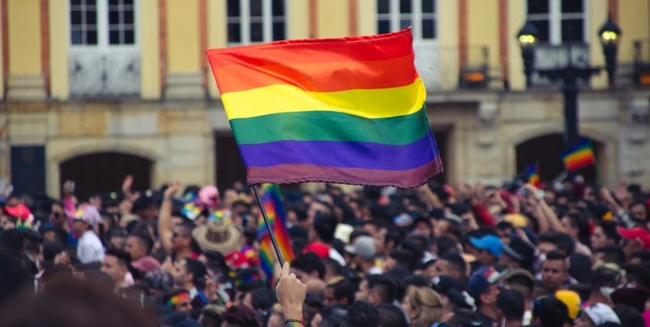 Em podcast, Grupo Comunique-se faz entrevista sobre orgulho LGBTQIA+