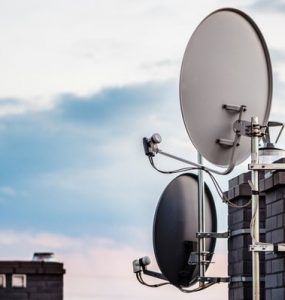 O conflito entre as antenas parabólicas e a tecnologia 5G