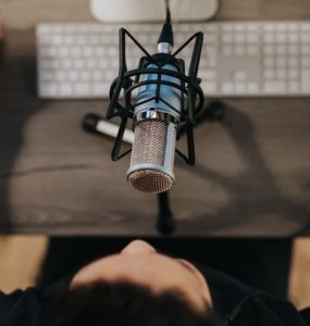 Empresa lança podcast de entrevistas com fundadores de startups