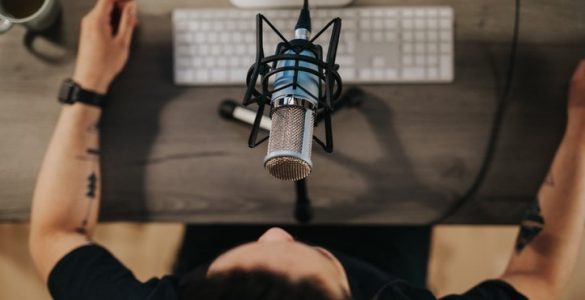 Empresa lança podcast de entrevistas com fundadores de startups