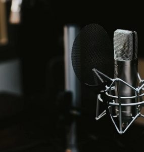 microfone - âncora & apresentador - prêmio comunique-se 2021