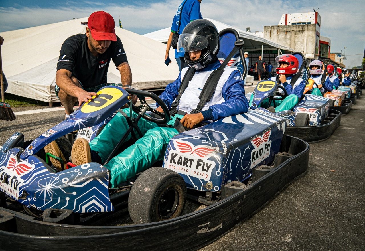 Quarentena: monte pistas, pilotos e carros para brincar com os