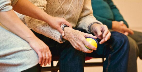 Setembro Lilás: campanha desafia o estigma do Alzheimer