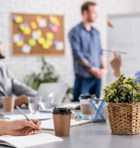 Ofertas de vagas de trabalho em home office caem no Brasil