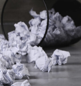 Uso de papel em empresas impacta diretamente o meio ambiente