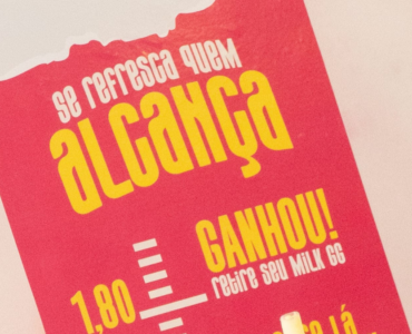 Em ação exclusiva, Mr Mix dá milk shake grátis para pessoas