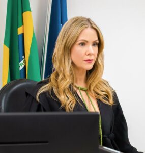 Juíza Graziele Cabral defende comunicação simples na justiça