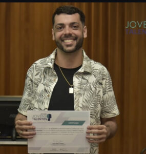 Cientista é premiado por alfabetizar com a fauna brasileira