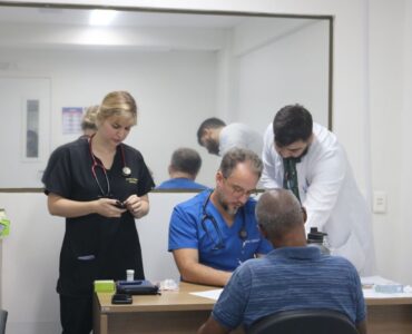 Ação de extensão universitária promove atendimento a idosos