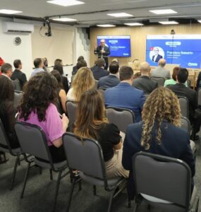 SindHosp fecha parceria com o consulado britânico para resolver desafios na área