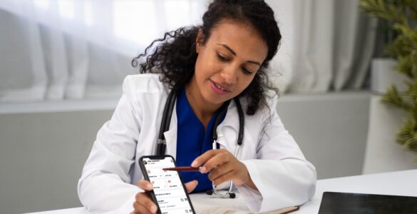 Assistente virtual com IA chega para otimizar rotina médica