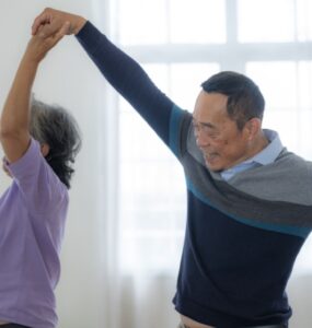 Dançaterapia promove cuidado integral do corpo, mente e alma