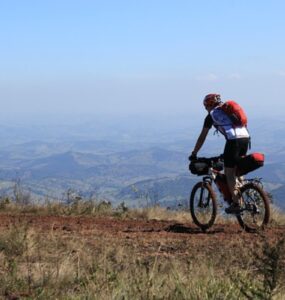 Cicloturismo traz conexão entre natureza e cultura no Brasil