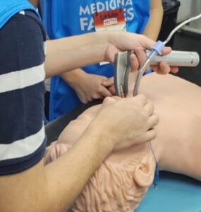 Médico por um dia: faculdade promove workshop de medicina