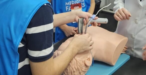 Médico por um dia: faculdade promove workshop de medicina