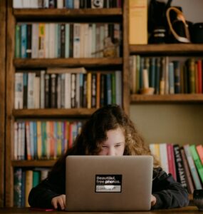 Biblioteca Virtual disponibiliza IA para estudantes