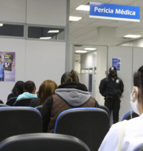Greve do INSS eleva espera por benefícios e impacta milhões de segurados