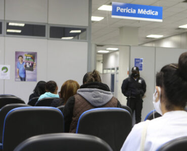 Greve do INSS eleva espera por benefícios e impacta milhões de segurados