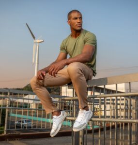 Sapatênis se mantém como item de estilo na moda masculina