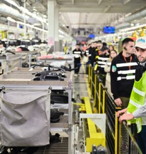 JETOUR recebe mídia global e clientes em visita à fábrica inteligente de Fuzhou