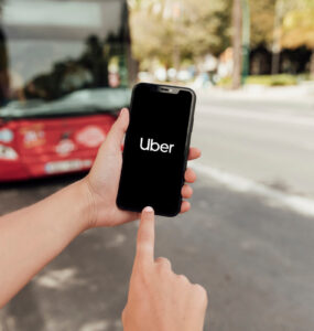 Situação de trabalhadores de apps levanta debate jurídico