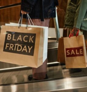 Consciência ao comprar ajuda no orçamento na Black Friday