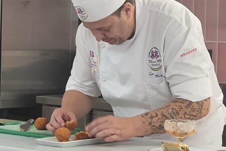 Chef Guto Medeiros apresenta a “Mandioca de Rolo” no Mesa São Paulo 2024