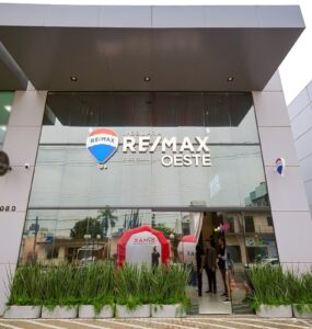 Imobiliária RE/MAX inaugura nova sede em Chapecó