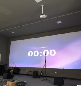 Empresa realiza projetos visuais para igrejas