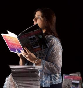 Fotógrafa brasileira participa de feira em Lisboa com livro