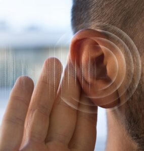 Mercado da audição cresce enquanto brasileiros escutam menos