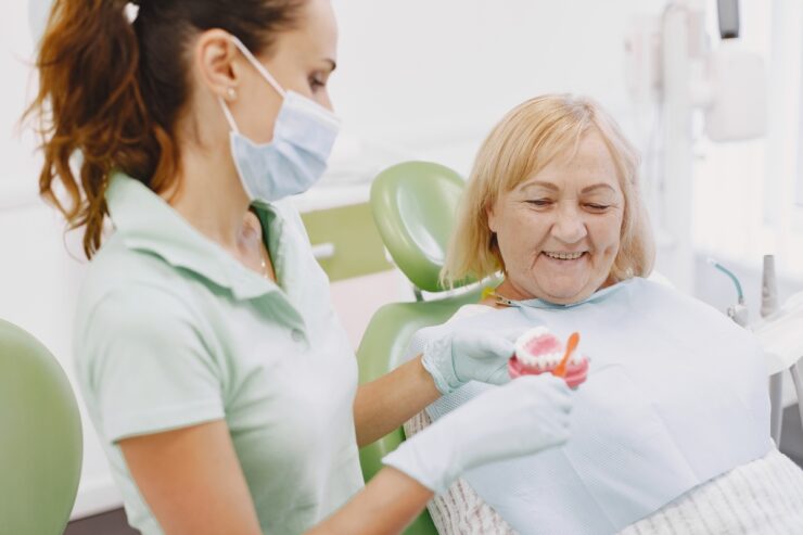 Dentaduras melhoram a mastigação e a autoestima