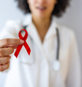 Epidemia de aids avança entre homens jovens no Brasil