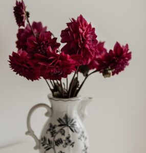 Com alta de espaços compactos, flores se tornam opções de decoração