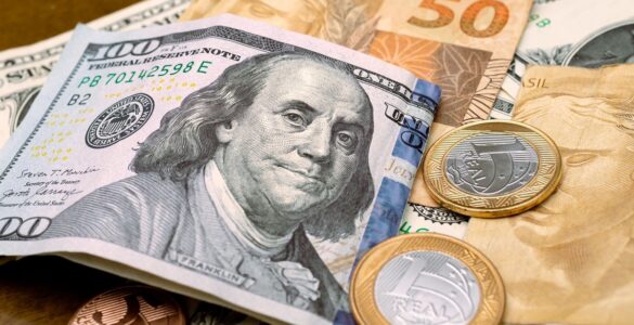 Variação do dólar afeta o orçamento familiar dos brasileiros