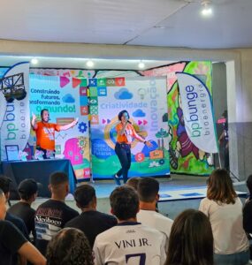 Do teatro ao laboratório: jovens brasileiros criam soluções para salvar a Terra