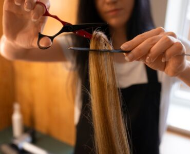 Procura por alongamento capilar cresce no mercado de beleza