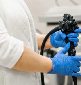 Colonoscopia identifica e previne complicações intestinais