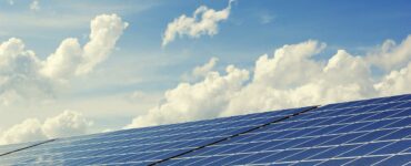 Verão beneficia produção de energia solar e oferece mais economia e eficiência