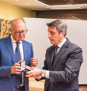 Falcão é homenageado com Ordem da Estrela da Itália