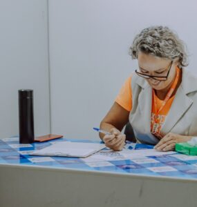 Voluntários promovem saúde mental de mulheres e adolescente