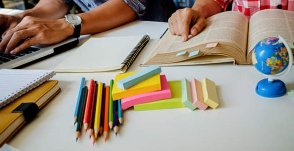 Volta às aulas 2025: período fortalece mercado de gráficas