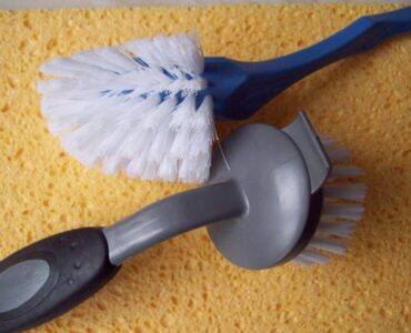 Manutenção preventiva com escovas ameniza desgaste em equipamentos pesados