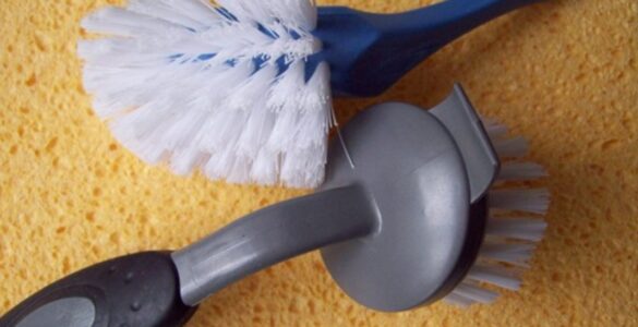 Manutenção preventiva com escovas ameniza desgaste em equipamentos pesados